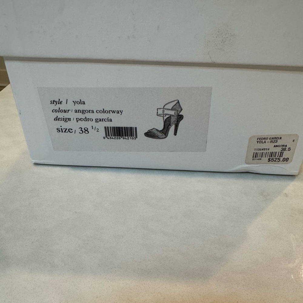 Pedro Garcia
Size 38.5